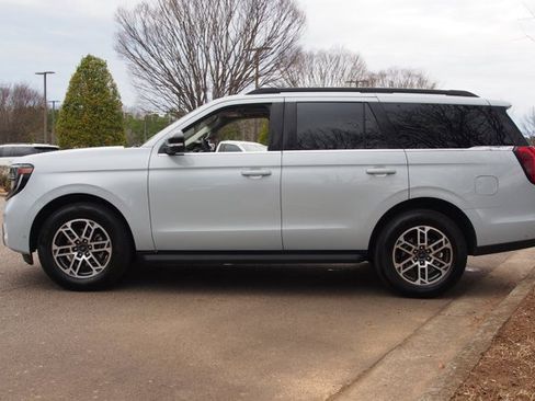 Certified 2025 Ford Expedition Active image 4