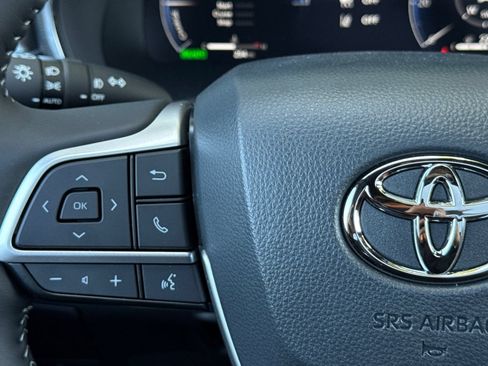 Used 2026 Toyota Highlander Platinum AWD/4WD image 28