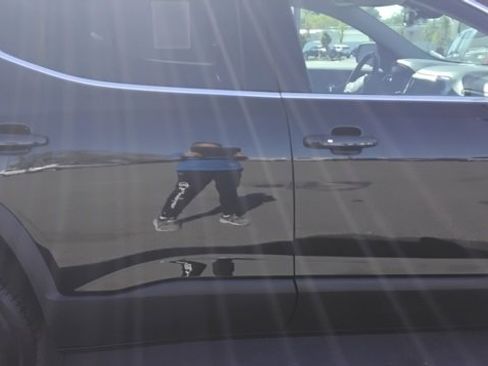 Used 2023 GMC Acadia SLT image 12