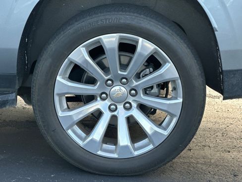 Used 2024 Chevrolet Suburban Premier AWD/4WD image 45