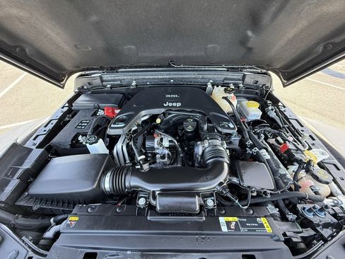 Used 2021 Jeep Wrangler Unlimited Rubicon w/ Cold Weather Group image 35