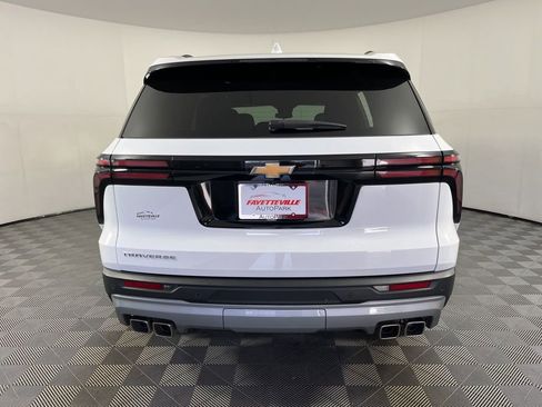 Used 2025 Chevrolet Traverse LT image 4
