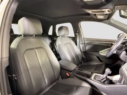 Used 2020 Audi Q3 2.0T Premium w/ Convenience Package AWD/4WD image 16