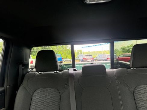 New 2026 RAM 1500 Express AWD/4WD image 32