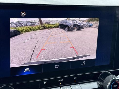 Used 2023 Chevrolet Colorado LT image 13