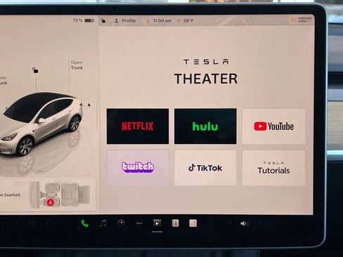 Used 2023 Tesla Model Y Long Range AWD/4WD image 23