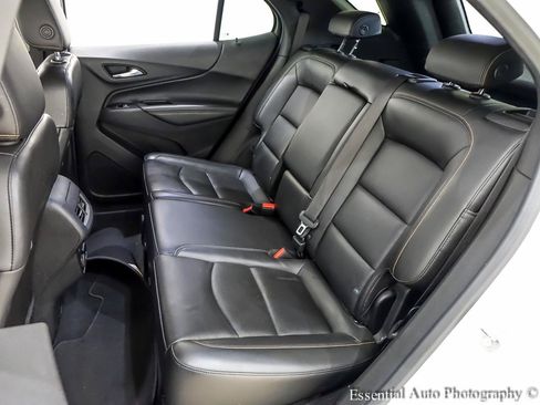 Used 2018 Chevrolet Equinox Premier w/ Infotainment II Package AWD/4WD image 16