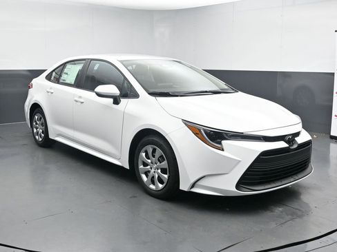 New 2026 Toyota Corolla LE FWD image 2