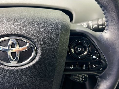 Used 2022 Toyota Prius XLE image 19