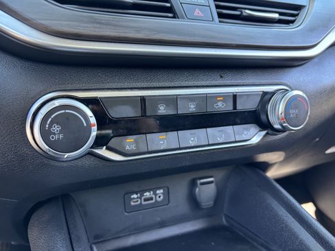 Used 2025 Nissan Altima 2.5 SV FWD image 23