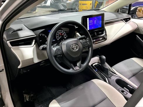 Used 2025 Toyota Corolla LE w/ Convenience Package image 19