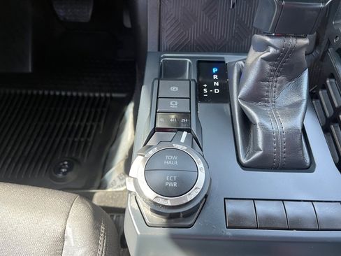 Certified 2025 Toyota Tacoma SR5 image 25