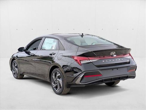 New 2025 Hyundai Elantra SEL image 8