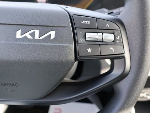 New 2025 Kia K4 LXS image 31