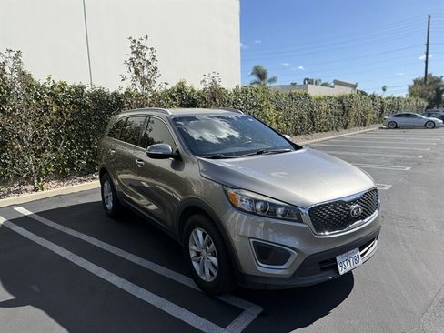 Used 2018 Kia Sorento LX image 6