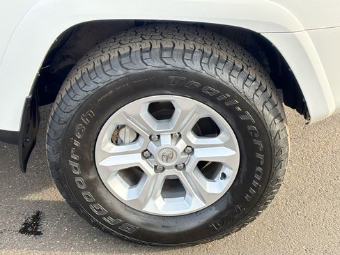 Certified 2022 Toyota 4Runner SR5 Premium image 10