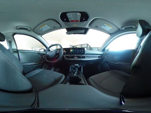 Used 2025 Kia K4 LXS FWD image 41