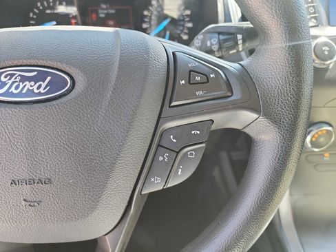 Used 2019 Ford Edge SE image 17