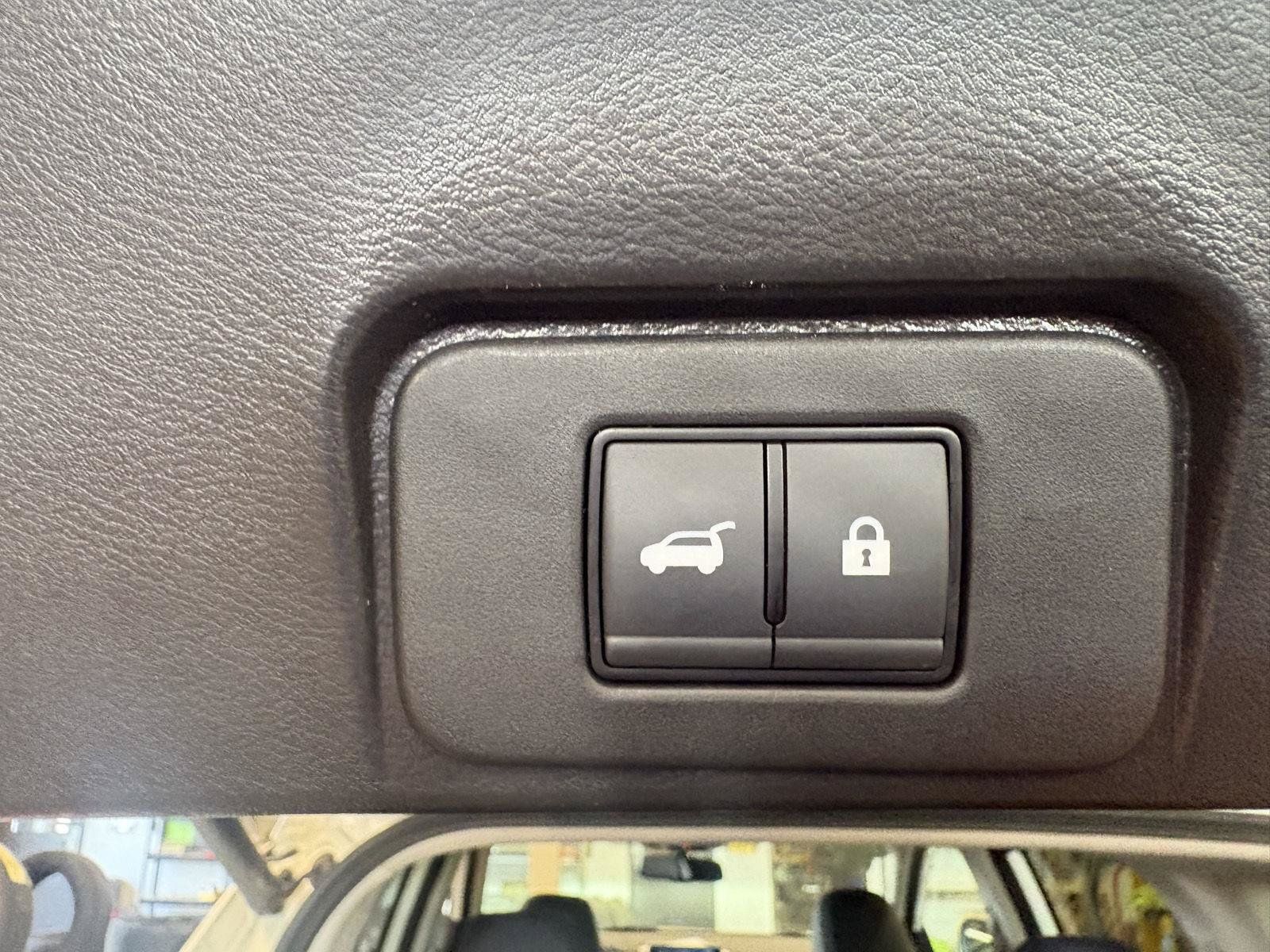 Used 2023 Nissan Rogue SL AWD/4WD image 18