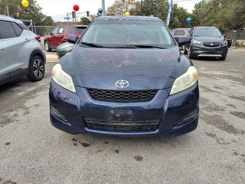 Used 2011 Toyota Matrix image 2