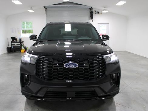 New 2026 Ford Explorer ST-Line image 2