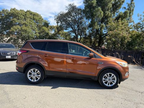 Used 2017 Ford Escape SE FWD image 6
