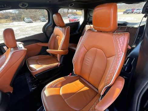 Used 2024 Chrysler Pacifica Pinnacle w/ Trailer Tow Group image 26