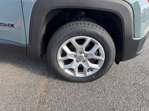 Used 2017 Jeep Renegade Latitude image 28