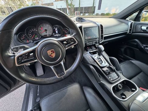 Used 2017 Porsche Cayenne S AWD/4WD image 13