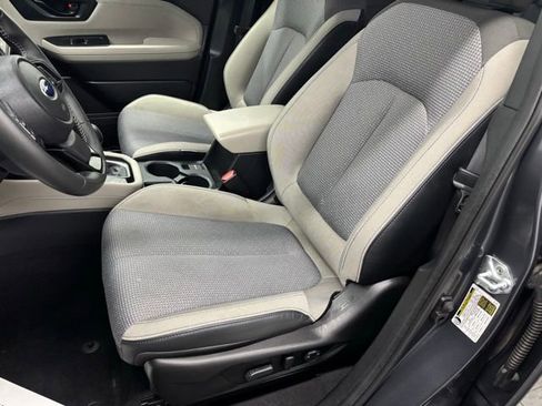 Used 2025 Subaru Forester Premium AWD/4WD image 18