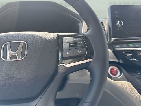 Used 2025 Honda Odyssey EX-L image 16