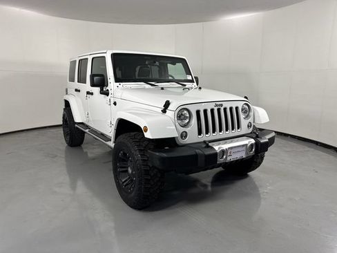 Used 2017 Jeep Wrangler Unlimited Sahara w/ Mopar Chrome Edition Group AWD/4WD image 3
