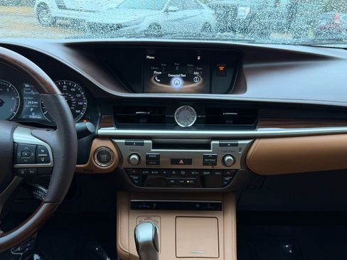 Used 2017 Lexus ES 350 w/ Premium Package image 24