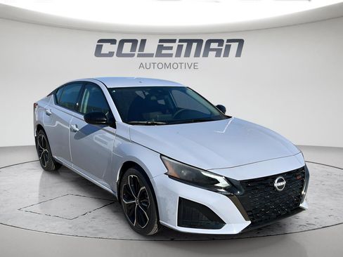 New 2025 Nissan Altima 2.5 SR AWD/4WD image 3