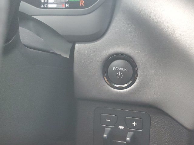 Used 2025 Toyota Sequoia Platinum AWD/4WD image 32