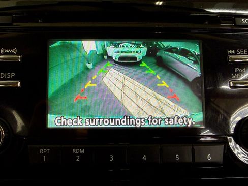 Used 2017 Nissan Rogue S image 16