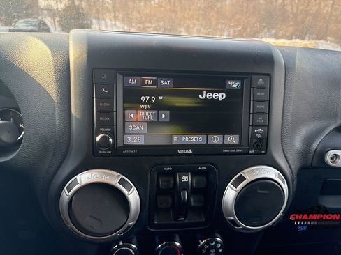 Used 2015 Jeep Wrangler Unlimited Sahara w/ Dual Top Group image 18