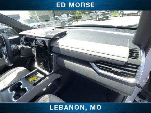 Certified 2026 GMC Acadia Elevation w/ Elevation Premium Package AWD/4WD image 27