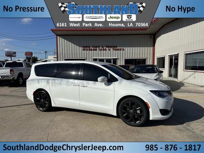 Used 2020 Chrysler Pacifica Touring w/ S Appearance Package