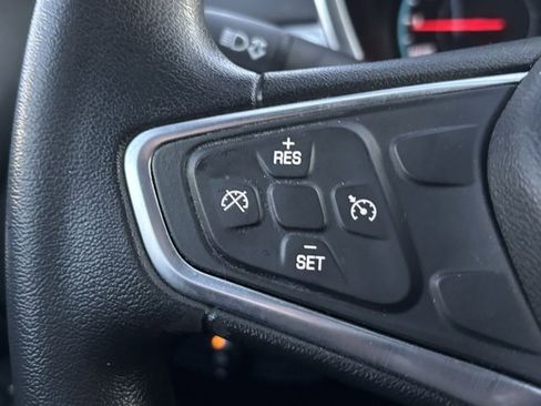 Used 2018 Chevrolet Equinox LT image 18