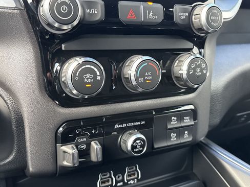New 2026 RAM 1500 Express AWD/4WD image 19