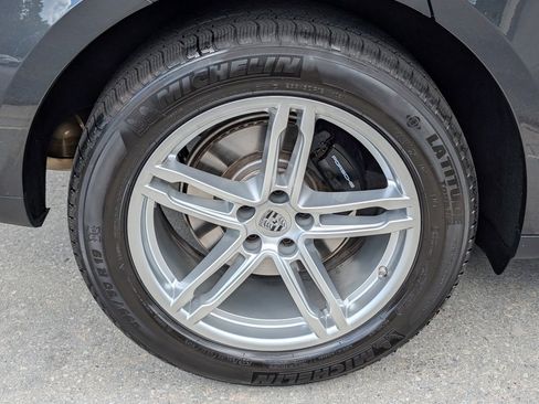 Certified 2025 Porsche Macan image 30