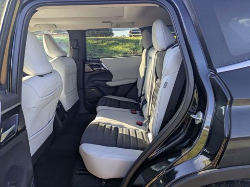 New 2026 Mitsubishi Outlander SE FWD image 13