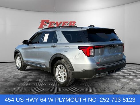Certified 2025 Ford Explorer Active w/ Active Comfort Package RWD image 3