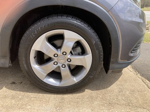 Used 2019 Honda HR-V LX image 11