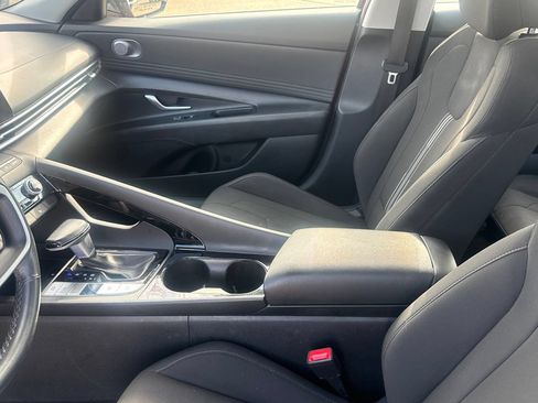 Used 2025 Hyundai Elantra SEL FWD image 38