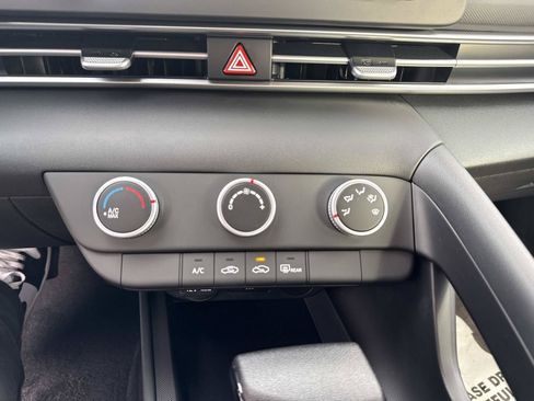 Used 2026 Hyundai Elantra SE FWD image 29