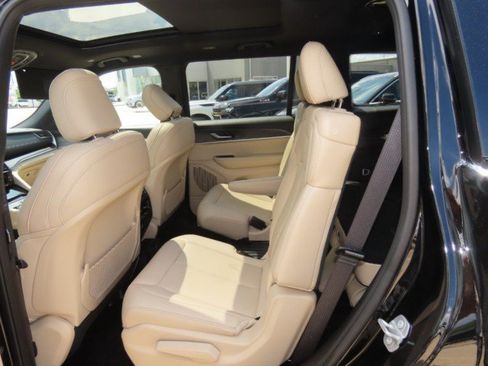 Used 2025 Jeep Grand Cherokee L Limited RWD image 19