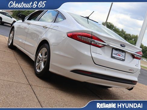 Used 2018 Ford Fusion SE w/ Fusion SE Technology Package FWD image 4