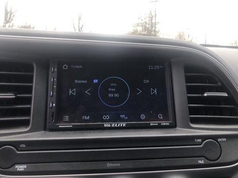 Used 2019 Hyundai Elantra SE w/ Cargo Package image 10